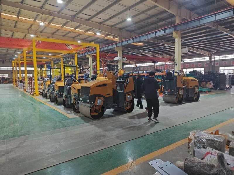 小型壓路機價格不能盲從，先把知識來學起！