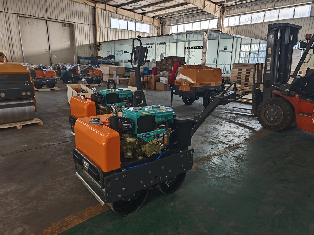 手扶雙鋼輪壓路機(jī)BM60