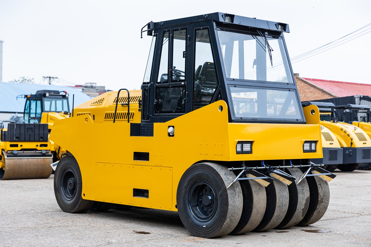 雙膠輪座駕壓路機BM2030