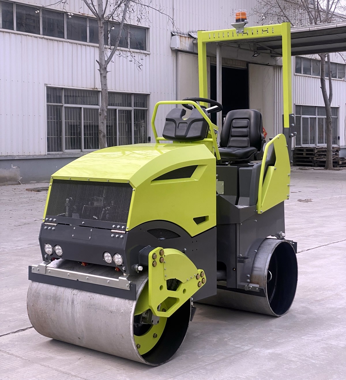 新款2噸鉸接式雙鋼輪單臂懸掛壓路機(jī)BM2000U